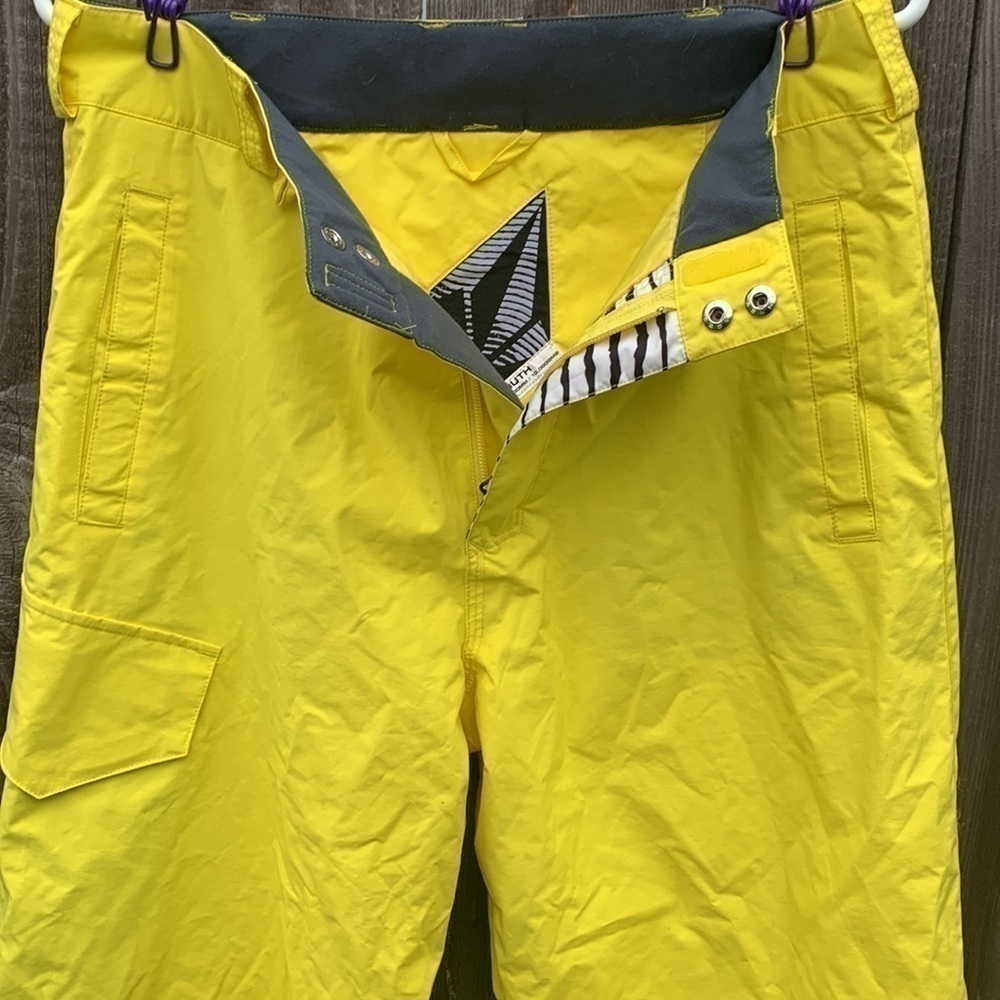 Volcom Youth Snowboard Pants - Picture 5 of 17
